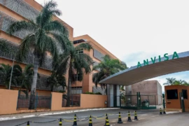 Anvisa emite alerta sobre risco hepático associado a suplementos de cúrcuma