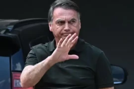 Bolsonaro deve receber alta hospitalar na sexta (27), diz médico