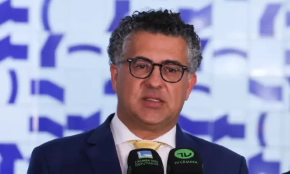 Comissão adia parecer sobre fim da escala 6×1 em meio a debate sobre transição gradual