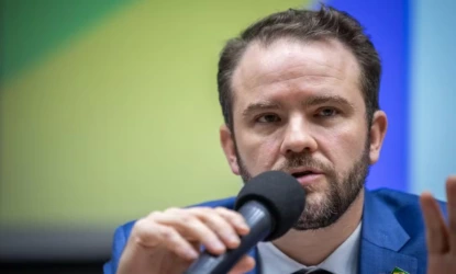 Governo discute possível fim da “taxa das blusinhas”, afirma ministro da Fazenda