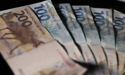 Rendimento das famílias brasileiras atinge maior nível da série histórica em 2025