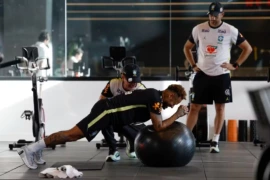 Neymar fará novo exame e pode voltar aos treinos da Seleção na próxima semana