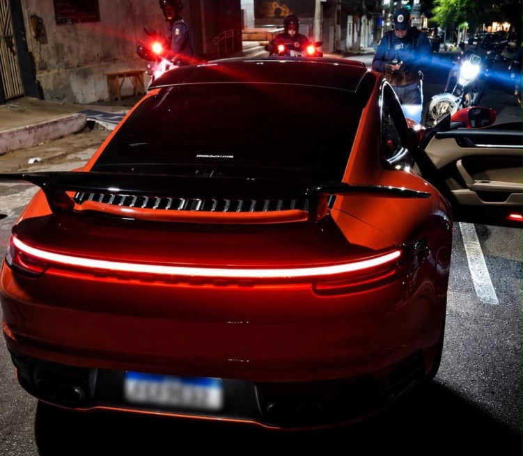 Motorista é detido após realizar manobras perigosas com carro de luxo em São Raimundo Nonato