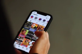Estudo aponta que redes sociais ampliam polarização e isolamento político entre jovens