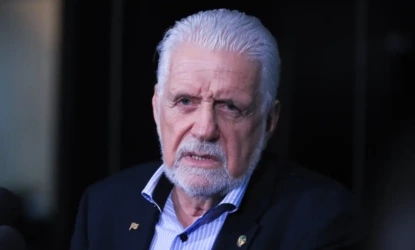 Jaques Wagner deixa liderança do governo no Senado após reunião com Lula