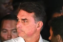 Governo argentino confirma passagem de Flávio Bolsonaro pelo país após saída do Brasil