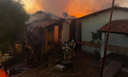 Incêndio destrói casa de casal de idosos em Picos, no Piauí