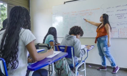 Escolas cívico-militares e ensino integral estão entre propostas de Flávio e Lula