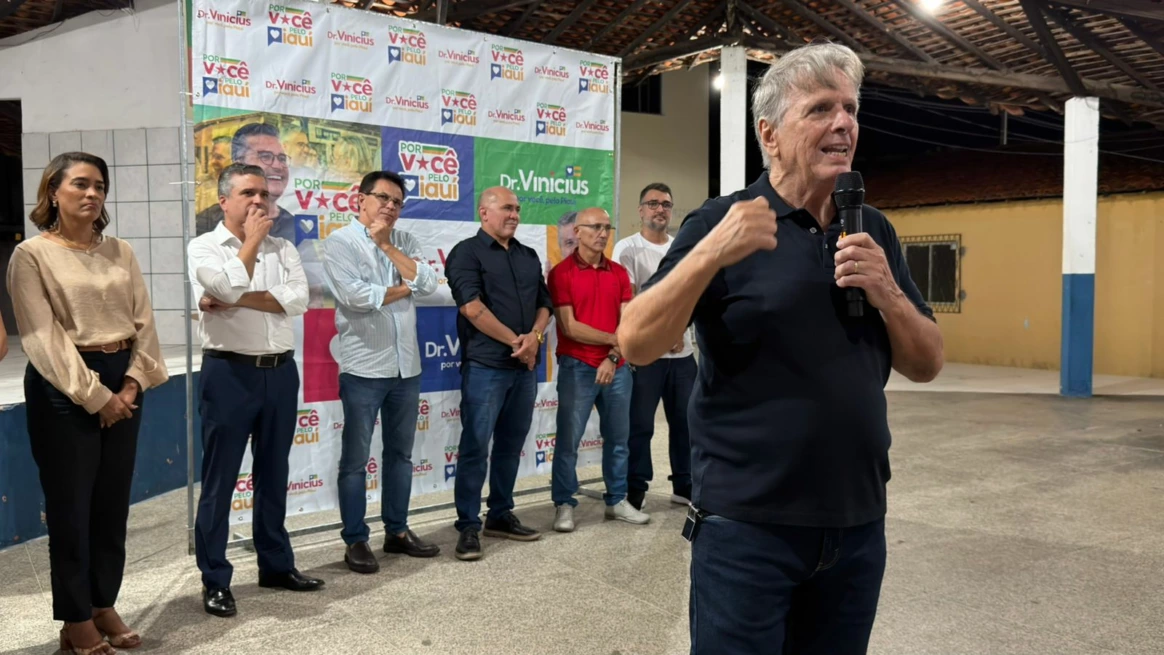 Renato Berger reúne centenas de pessoas em apoio ao deputado Dr. Vinícius no Clube do Servidor