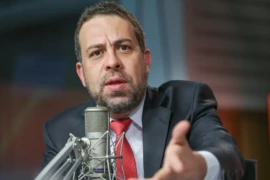 Caminhoneiros suspendem greve após diálogo com governo e voltam a avaliar cenário na próxima semana