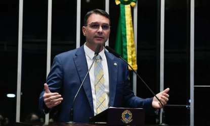 Jornal britânico aponta Flávio Bolsonaro como nome competitivo nas eleições presidenciais