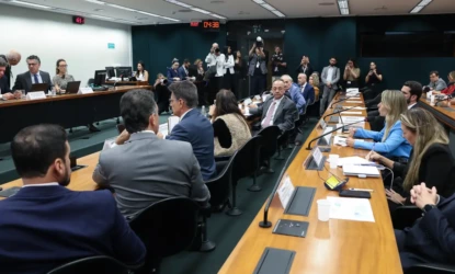 Comissão da Câmara deve votar nesta quarta parecer da PEC que prevê fim da escala 6×1