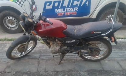 Motocicleta com registro de roubo é recuperada pela PM em Regeneração