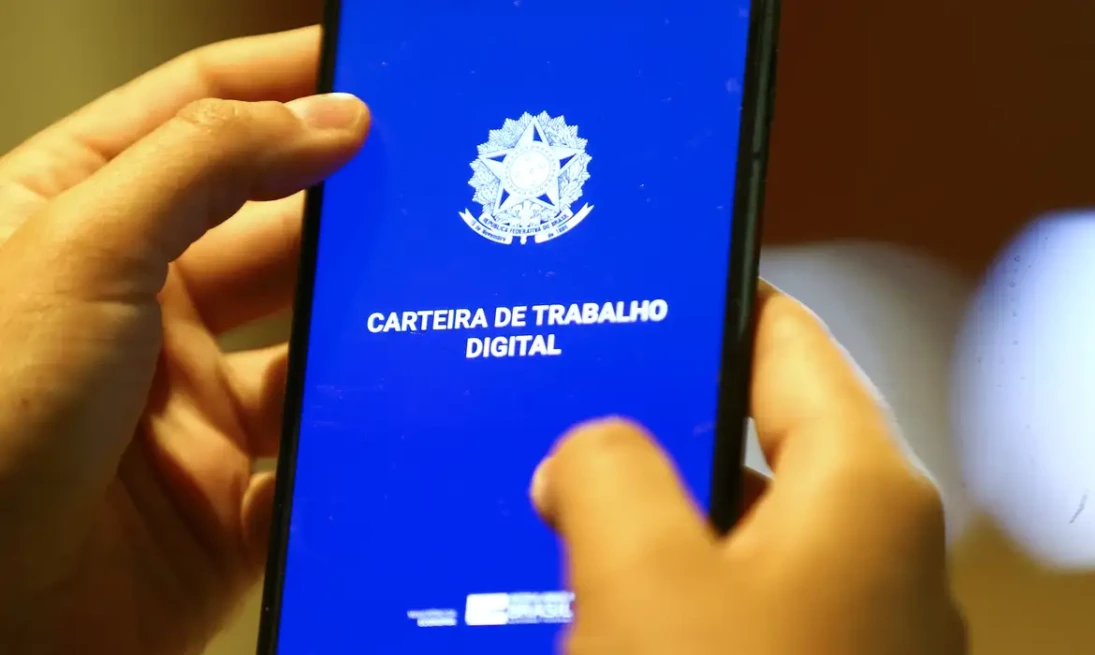 Desemprego recua para 5,3% e atinge menor nível para julho desde 2012