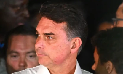 Governo argentino confirma passagem de Flávio Bolsonaro pelo país após saída do Brasil