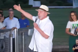 Lula critica saída de Flávio Bolsonaro do Brasil; aliados denunciam perseguição