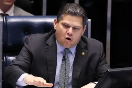 Fim da escala 6×1 será promulgado nesta sexta-feira, anuncia Alcolumbre
